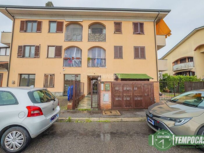 Appartamento trilocale in vendita in Largo Fontanili, Centro, Caselle Lurani