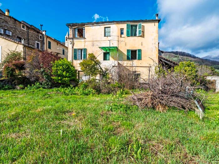 Casa con 6 locali in vendita in Bellissimi, Dolcedo