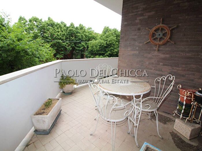 Appartamento con 5 locali in vendita in Viale Goffredo Mameli, Calzabigi, Livorno