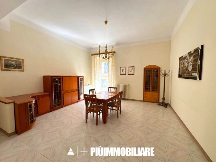 Appartamento quadrilocale in vendita in Via Francesco Paolo Volpe, Centro, Matera
