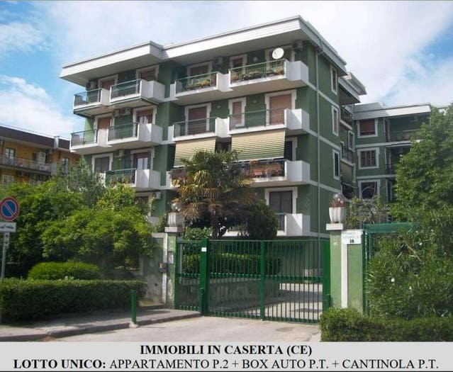 Appartamento trilocale in vendita in Via Francesco Petrarca, Centurano, Caserta