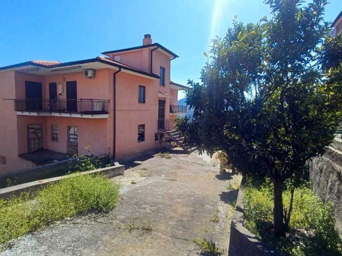 Casa con 6 locali in vendita in Via Leonardo Da Vinci, Norma