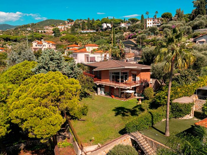 Casa con 6 locali in vendita in Via Coggiola, Zona Collinare, Bordighera