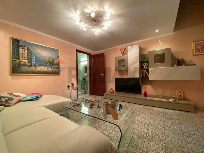 Appartamento trilocale in vendita in Via Francesca Corso, Gioeni, Catania