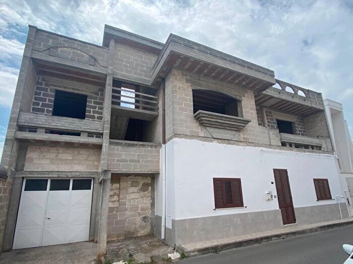 Casa con 7 locali in vendita in Via Toscana, Veglie