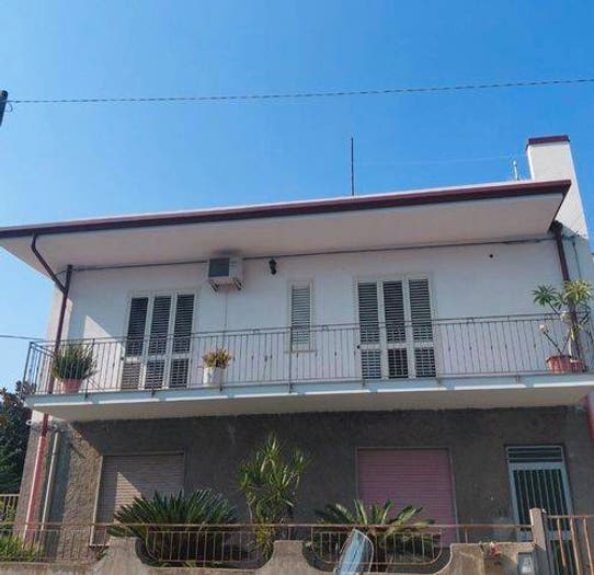 Appartamento quadrilocale in vendita in Via Guglielmo Marconi, Centro, Pace del Mela