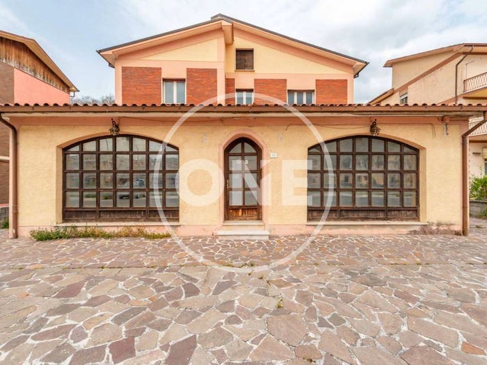 Casa in vendita in Via degli Alpini, Centro, Carsoli