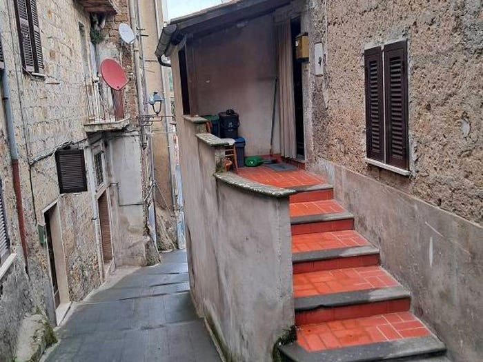 Appartamento bilocale in vendita in Via Borgo San Filippo, Bassano Romano