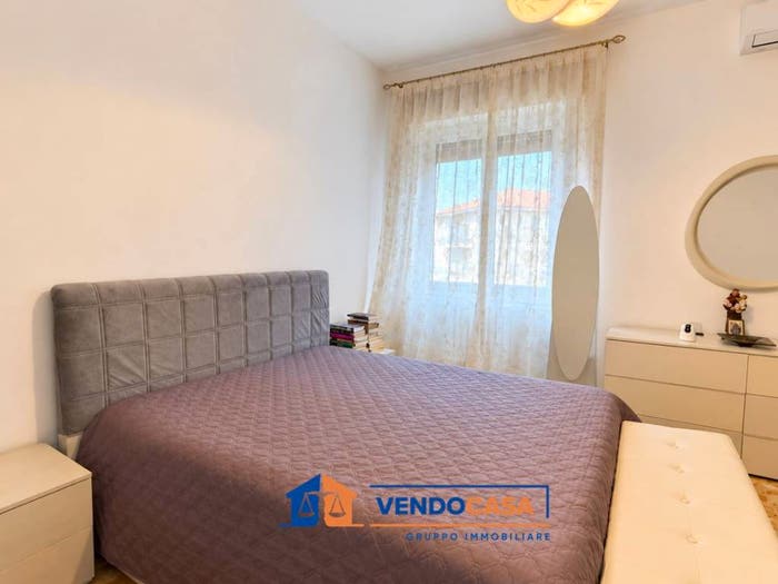 Appartamento trilocale in vendita in Via Martiri della Libertà, Porto Maurizio, Imperia