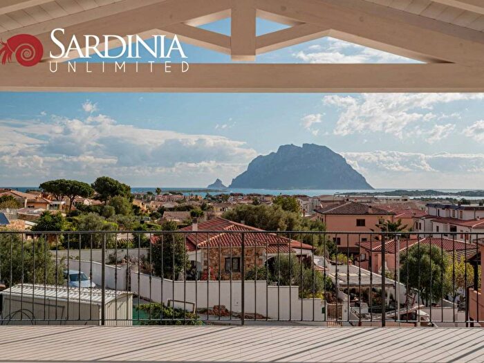 Casa con 6 locali in vendita in Porto San Paolo, Loiri Porto San Paolo