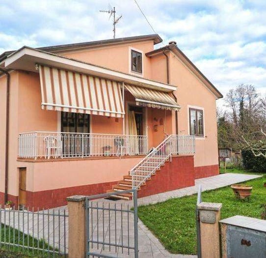 Casa quadrilocale in vendita in Via Ronco, Aulla