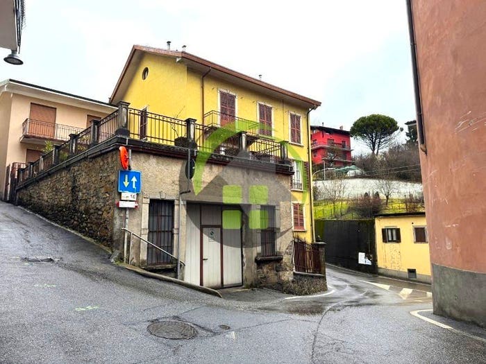 Casa con 6 locali in vendita in Centro, Gazzaniga