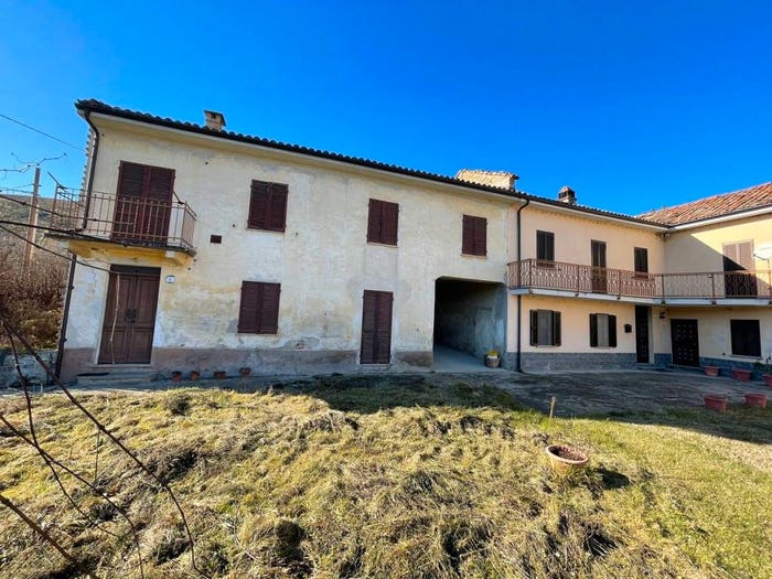 Casa con 6 locali in vendita in Strada Manzotti, Castiglione Tinella