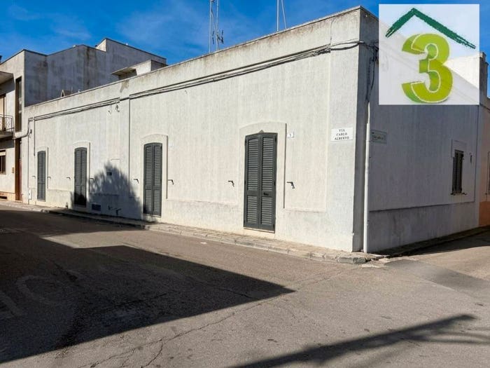 Casa con 6 locali in vendita in Via Carlo Alberto, Centro, Tricase