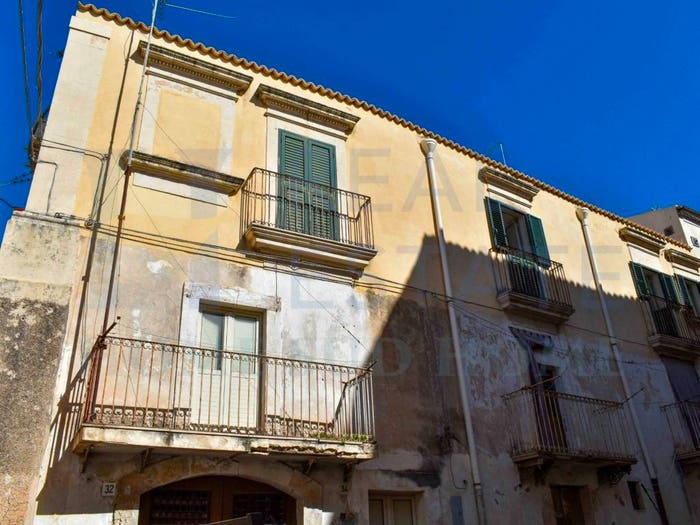 Appartamento con 5 locali in vendita in Via Tommaso Fazello, Centro, Noto