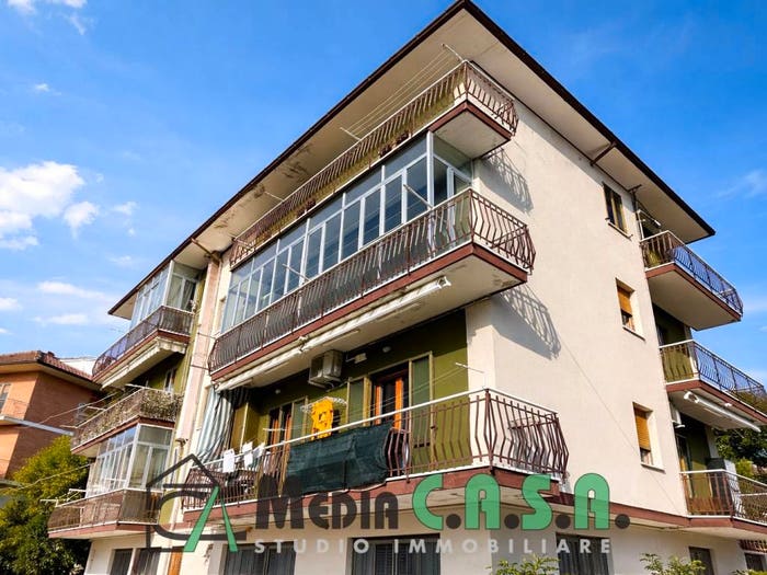Appartamento con 5 locali in vendita in Via Emidio Luzi, Ascoli Piceno