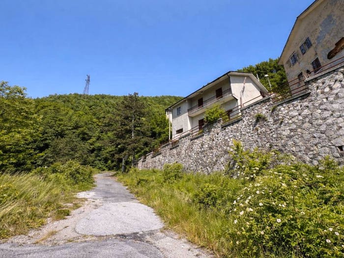 Casa con 6 locali in vendita in Strada Statale del Gran Sasso d'Italia, Collebrincioni Assergi, L'Aquila