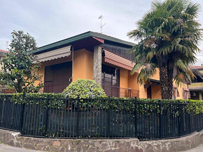 Casa bilocale in vendita in Via Lazzaretto, Centro, Sant'Angelo Lodigiano