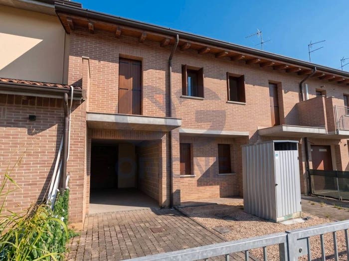 Casa trilocale in vendita in Via Brenta, Casumaro, Finale Emilia