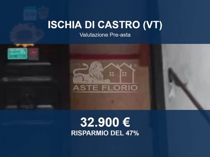 Appartamento trilocale in vendita in Piazza Immacolata, Ischia di Castro