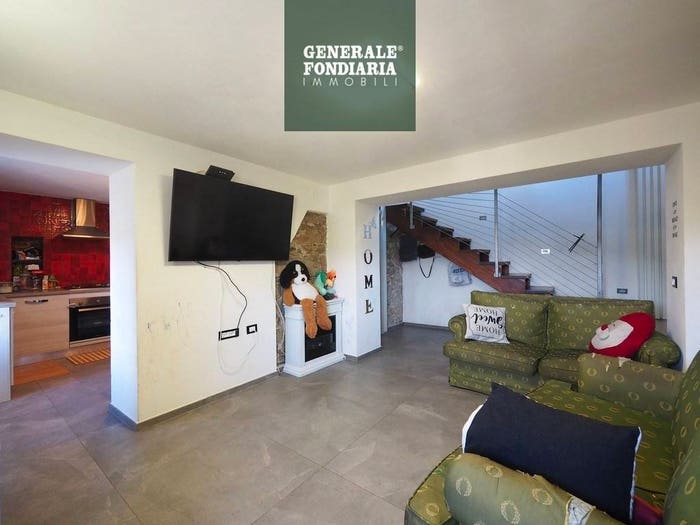 Casa quadrilocale in vendita in Via Alessandro Corradi, Beverino