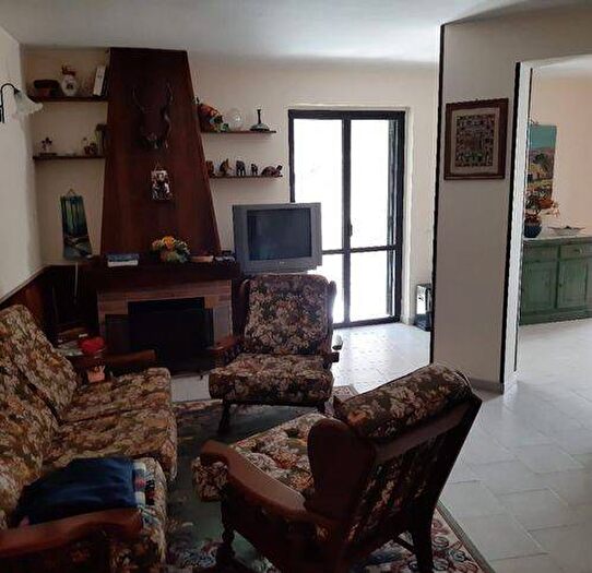 Appartamento quadrilocale in vendita in Villaggio Mancuso, Taverna