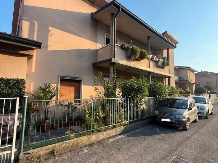 Casa quadrilocale in vendita in Via Lecco, Curno