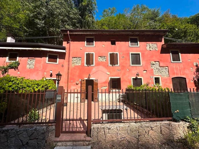 Casa trilocale in vendita in Via Valle Dei Molini, Costermano sul Garda