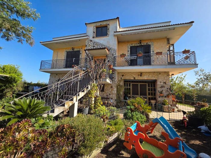 Casa con 6 locali in vendita in Via Valtellina, Campoverde Lampione, Aprilia