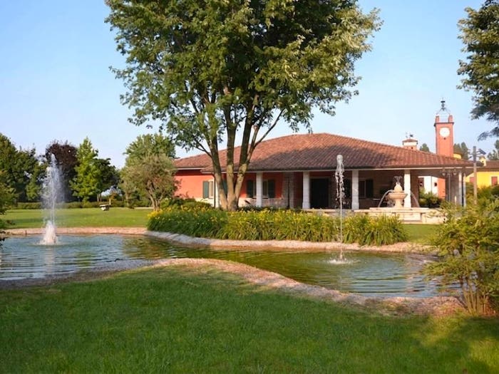 Casa con 6 locali in vendita in Via Novembre, Lograto