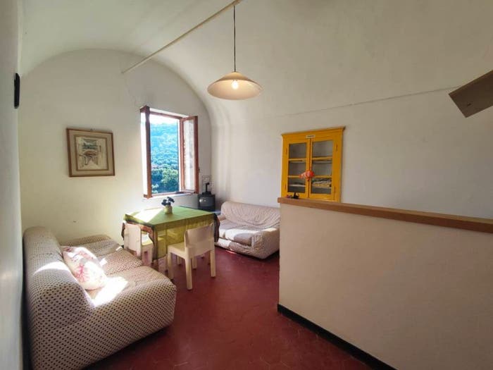 Casa con 6 locali in vendita in Borgo Sant'Agata Borgo d'Oneglia Costa d'Oneglia, Imperia