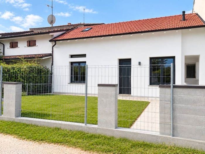 Casa quadrilocale in vendita in Strada Dosso del Corso, Dosso del Corso Chiesanuova, Mantova