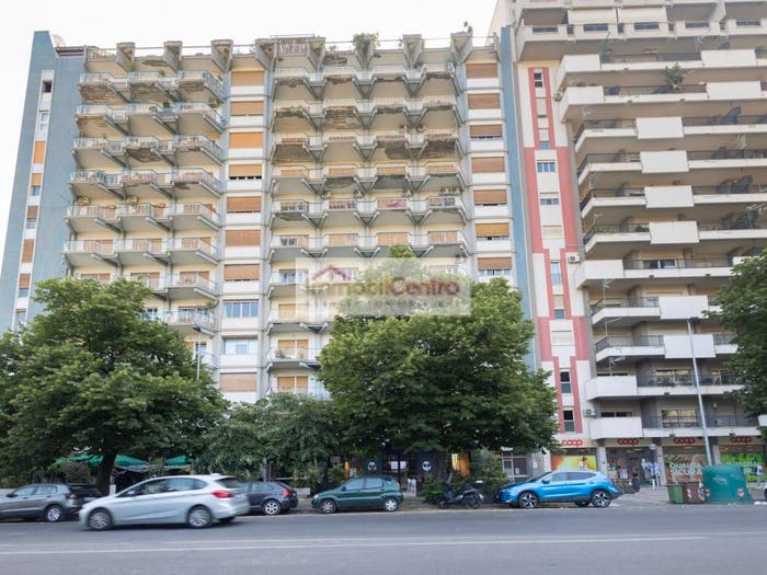 Appartamento con 6 locali in vendita in Viale del Fante, De Gasperi Croce Rossa, Palermo