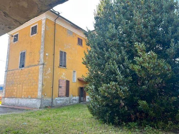 Casa con 6 locali in vendita in Centro, Massa