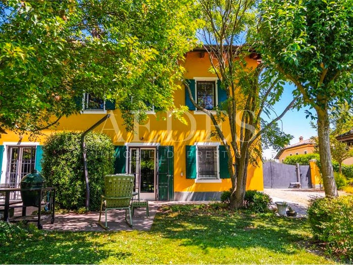 Casa con 6 locali in vendita in Villaggio Zeta, Modena