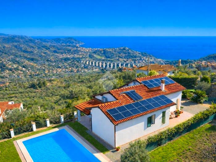 Casa con 5 locali in vendita in Strada Civezza, Poggi, Imperia