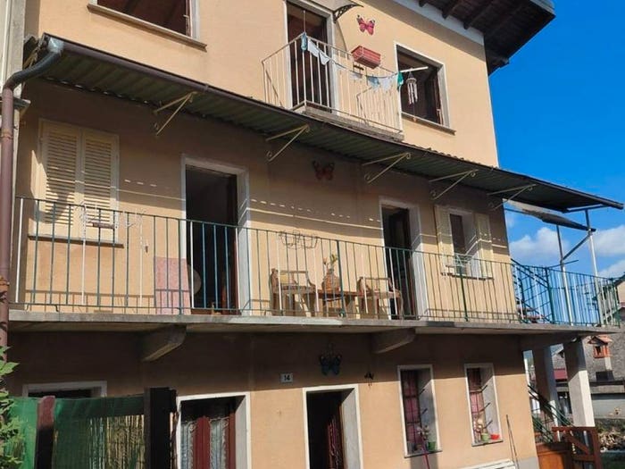 Casa con 6 locali in vendita in Via Umberto I, Quarna Sopra