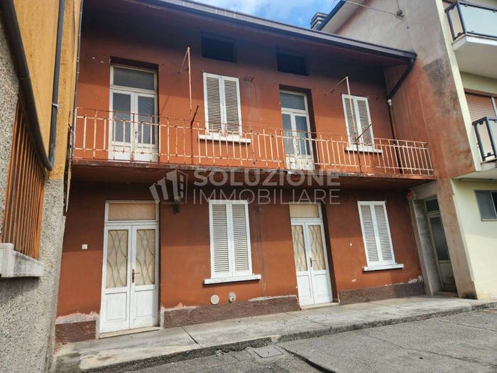 Casa con 6 locali in vendita in Via Carlo Marini, Centro, Albino
