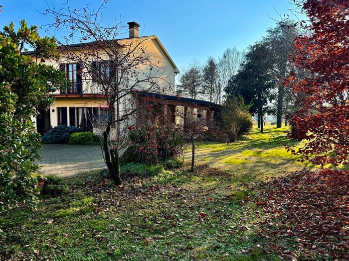 Casa con 6 locali in vendita in Casanova Lonati