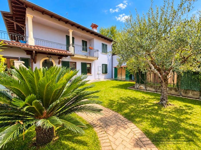 Appartamento trilocale in vendita in Via Giuseppe Cesare Abba, Passirano