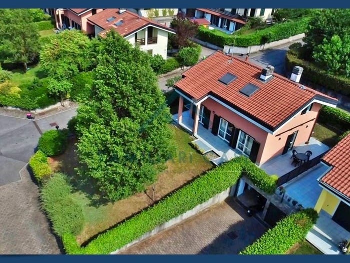Casa quadrilocale in vendita in Via P Mascagni, Centro, Azzate