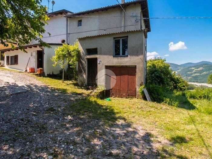 Casa quadrilocale in vendita in Via Fienile, Lesignano de' Bagni