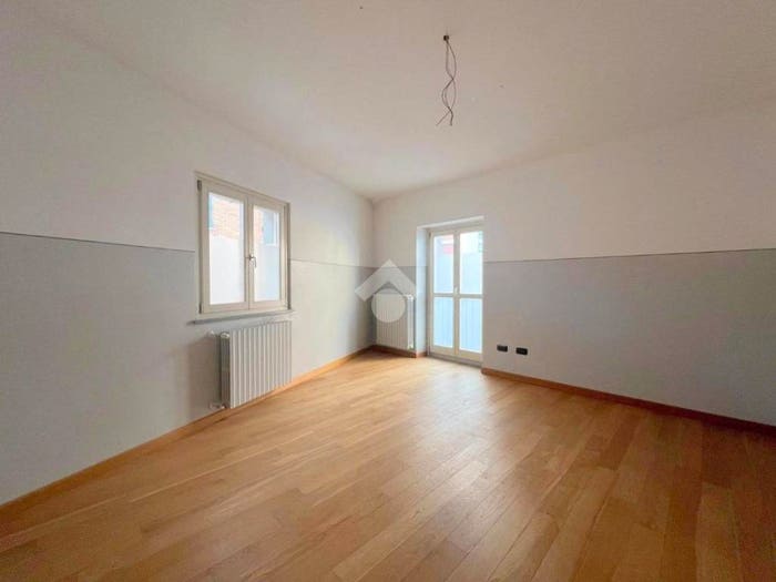 Appartamento con 6 locali in vendita in Via C Benso di Cavour, Stazione, Asti