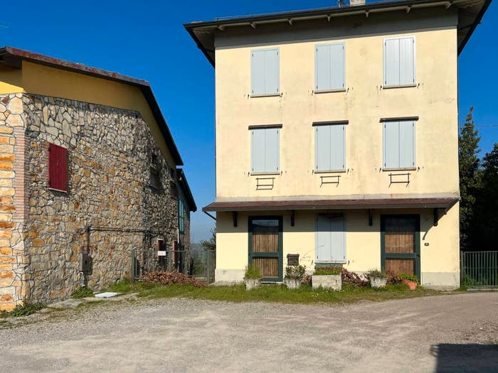 Casa con 6 locali in vendita in VIA FONDIANO, Viano