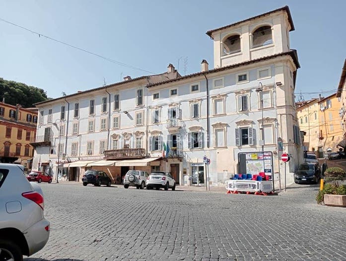 Appartamento con 6 locali in vendita in Piazza Vittorio Emanule, Centro, Ronciglione