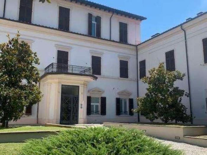 Appartamento con 6 locali in vendita in Via Ammiraglio Burzagli, Città, Montevarchi