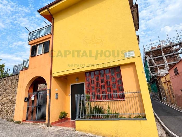 Casa con 6 locali in vendita in via san guido d'aqui pomigliano, Centro, Pomigliano d'Arco