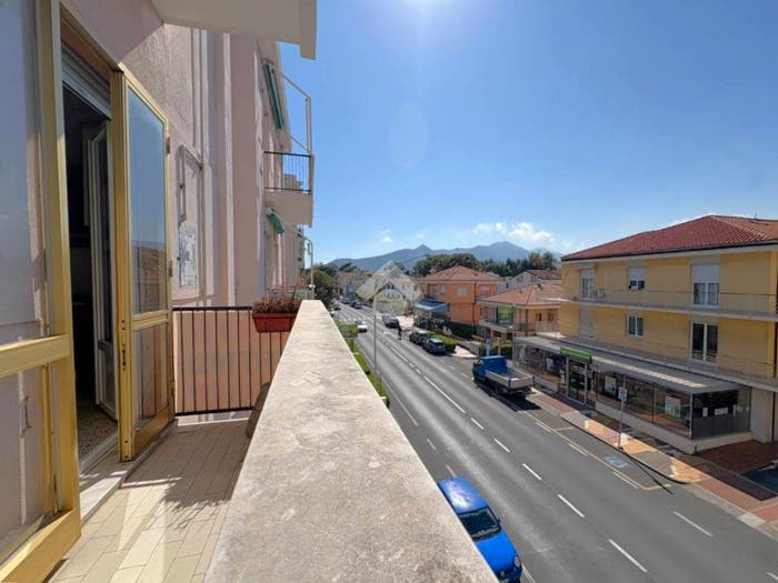 Appartamento quadrilocale in vendita in Via Aurelia, Centro, Loano