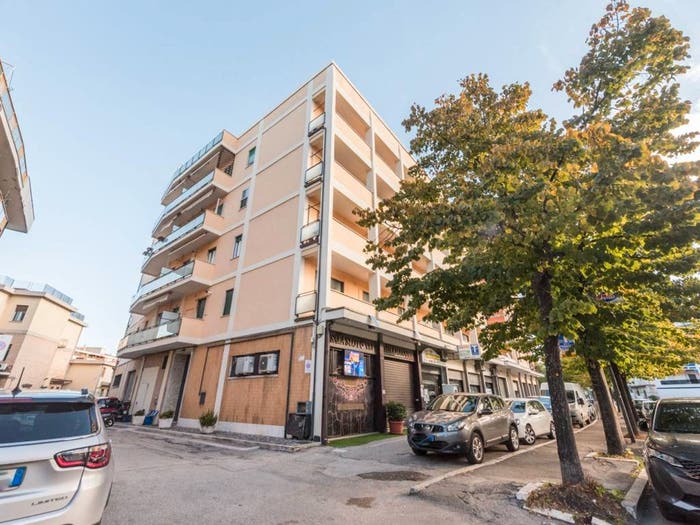 Appartamento con 5 locali in vendita in Viale della Pineta, Pineta, Pescara