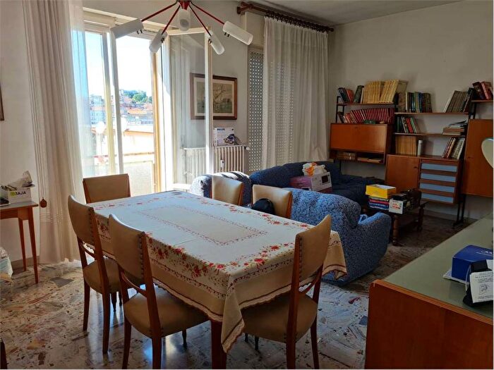 Appartamento con 6 locali in vendita in Valle Miano, Ancona